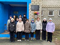 В канун Дня Героев Отечества обучающиеся 6Б класса (классный руководитель Шабаева Татьяна Михайловна) приняли участие в региональной акции «Школа/улица Героев», организованной музейным центром ГАУ ДПО «Саратовский областной институт развития образования».