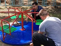 Детская площадка в п. Советский засияла новыми красками!