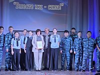 Отряд «Стражи порядка» из 9 класса МОУ «СОШ №2 р.п. Дергачи» под руководством педагога Яким Елены Росимовны получил награду за вклад в волонтерскую деятельность и сохранение памяти о защитниках Отечества. Это признание их труда, преданности делу и уважени